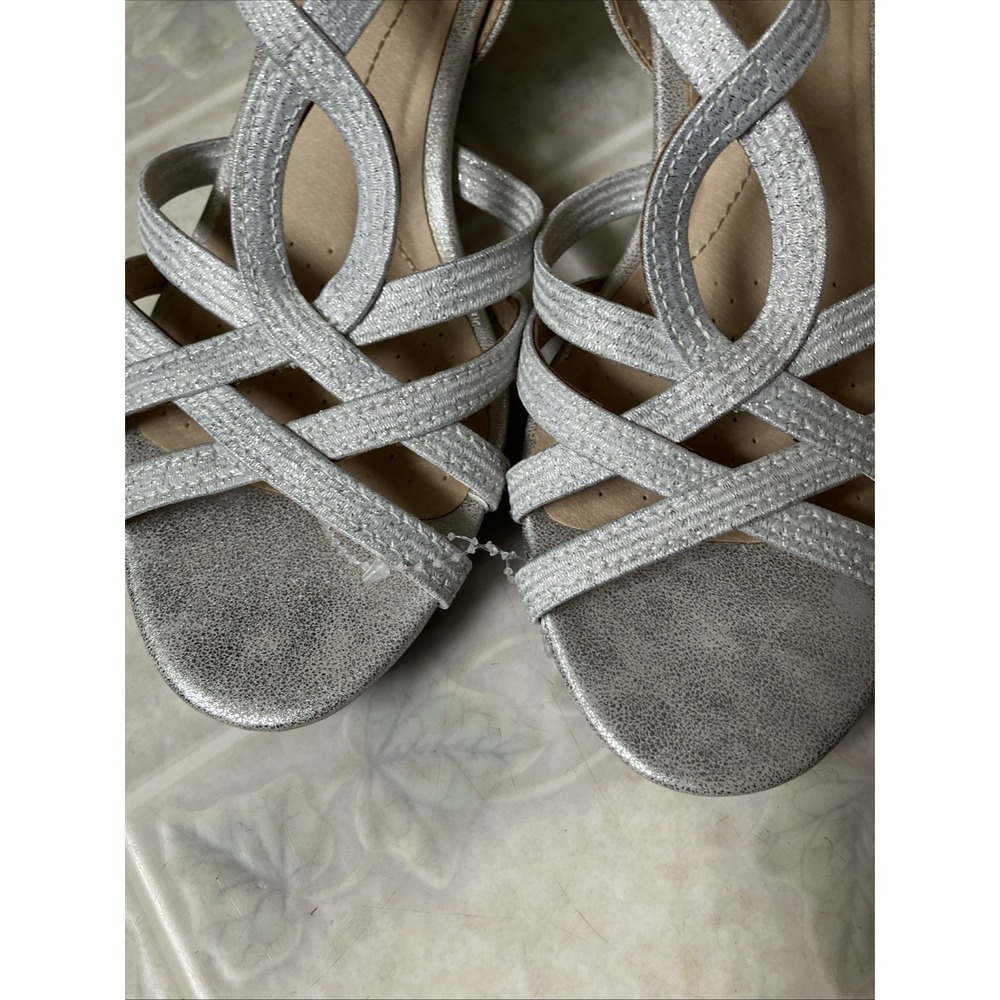 Women's Life Stride Yaya Stretchy Strappy 1 1/2" Wedge Sandals Silver size 7.5 - Picture 2 of 6
